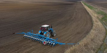 Belarusian farmers complete planting vegetables on agricultural land