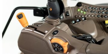 Integrated AutoTrac guidance for 5R, 6M Tractors enhanced by John Deere