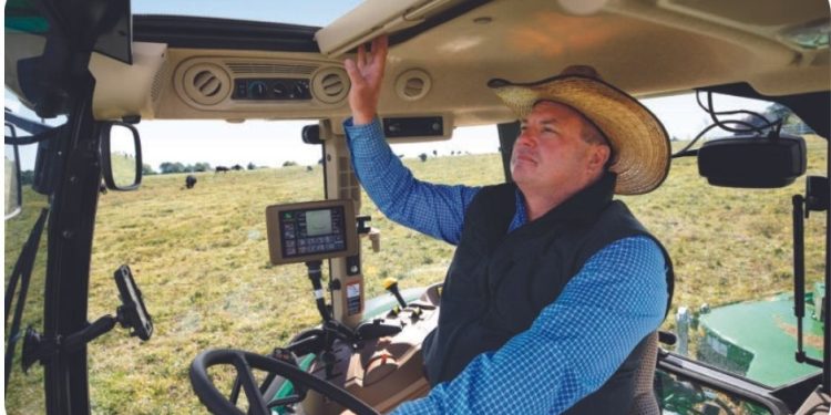 5M Series Tractors for MY22 refined by John Deere