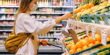 The doctor called the signs of dangerous vegetables and fruits
