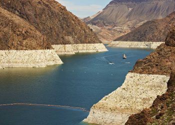 ColoradoRiverDrought: Biden Administration Proposes Water Supply Cuts in Seven States