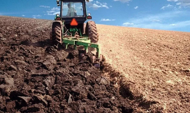 Optimizing Farm Work Planning with Field-Specific Hourly Weather Forecast