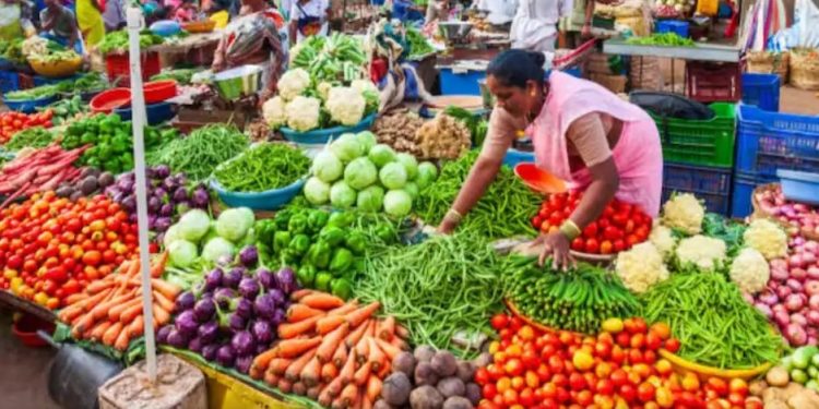 In India, Extreme Weather Drives Volatility in Vegetable Prices, Contributing to Food Inflation: CRISIL