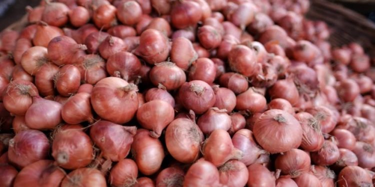 Onion Prices in Bangladesh Drop by Tk10 After India Ends Export Ban.