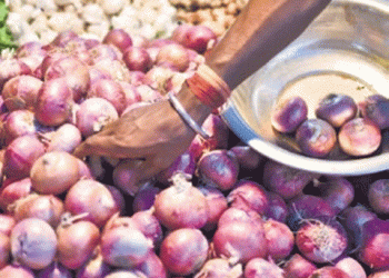 Onion Prices Surge to Rs 50/kg in Bhubaneswar Amid Supply Shortage