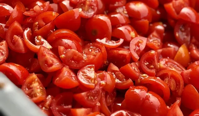 Efficient Cherry Tomato Processing: A New Solution for the Ready-to-Eat Salad Market