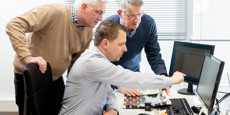 Asparagus Tag Innovations Extend to Herbs, Spring Onions, and Garlic: A Sustainable Packaging Trend