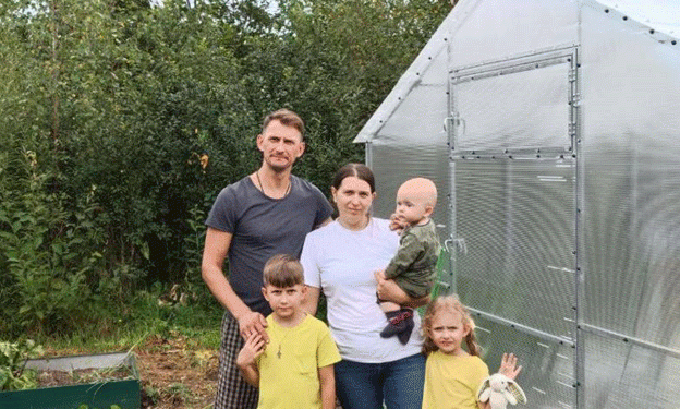 How Social Contracts are Boosting Family Farms and Greenhouses: A Path to Profitability in 2024