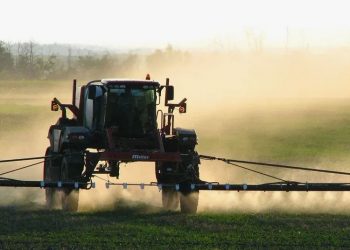 EU Pesticide Sales Hit 12-Year Low in 2023: What It Means for Modern Agriculture