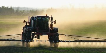 EU Pesticide Sales Hit 12-Year Low in 2023: What It Means for Modern Agriculture