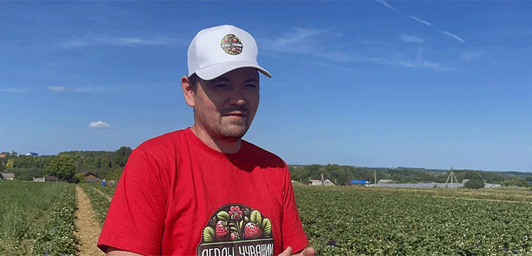 From Two to Four Hectares: The Strawberry Blogger Proving Agriculture’s Digital Harvest
